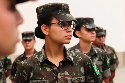 Mulheres poderão se alistar voluntariamente no serviço militar aos 18 anos; saiba quais são as regras