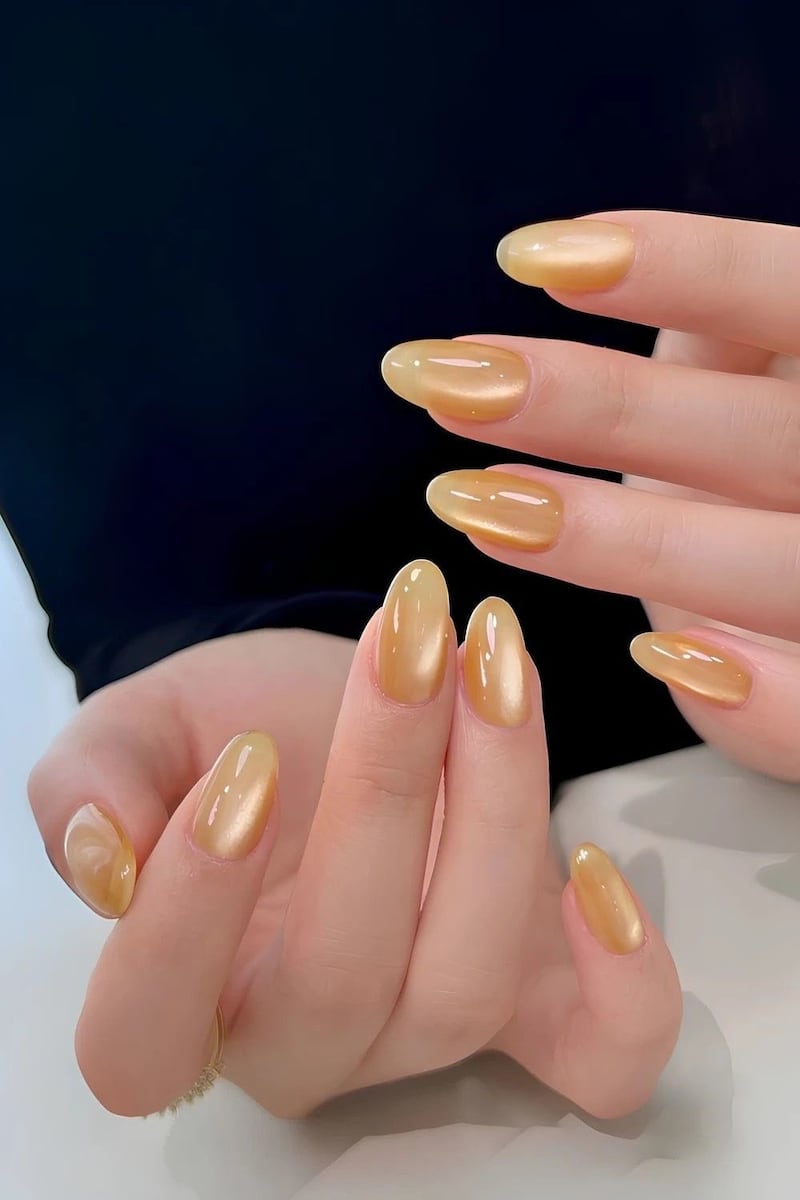 ¿Qué son las syrup nails, la nueva tendencia de manicura que arrasa en 2026?