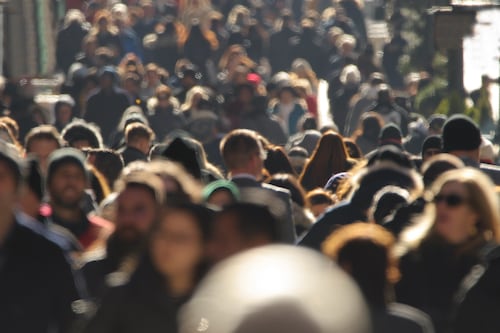 A população mundial atingirá um pico e depois começará a diminuir