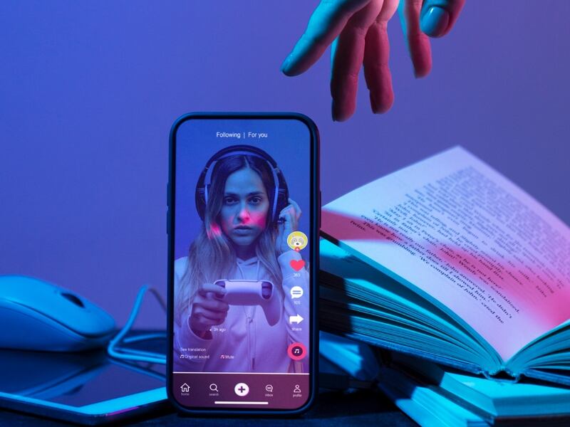 Videos e imágenes falsas que pueden hacerse pasar por verdaderas y generar confusión circulan cada vez más por Internet