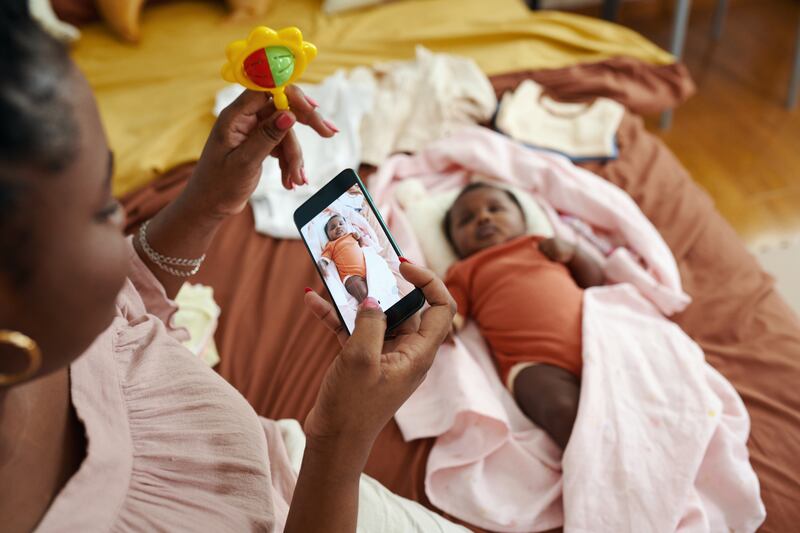 Maternidad sin filtros: por qué ser perfecta no te hace mejor mamá