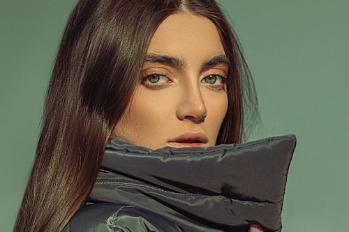 Nem blazer, nem jaqueta bomber! As jaquetas “Napoleão” dão um toque moderno e elegante ao seu visual: veja como são