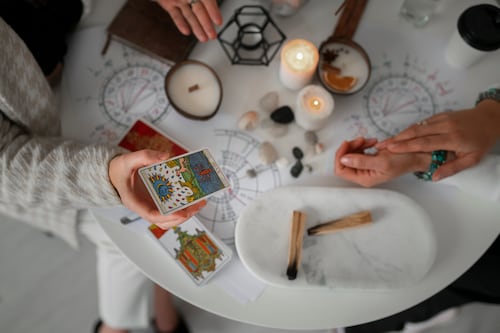 As revelações do tarot desta quinta-feira (7) para os signos de Áries, Touro, Gêmeos e Câncer