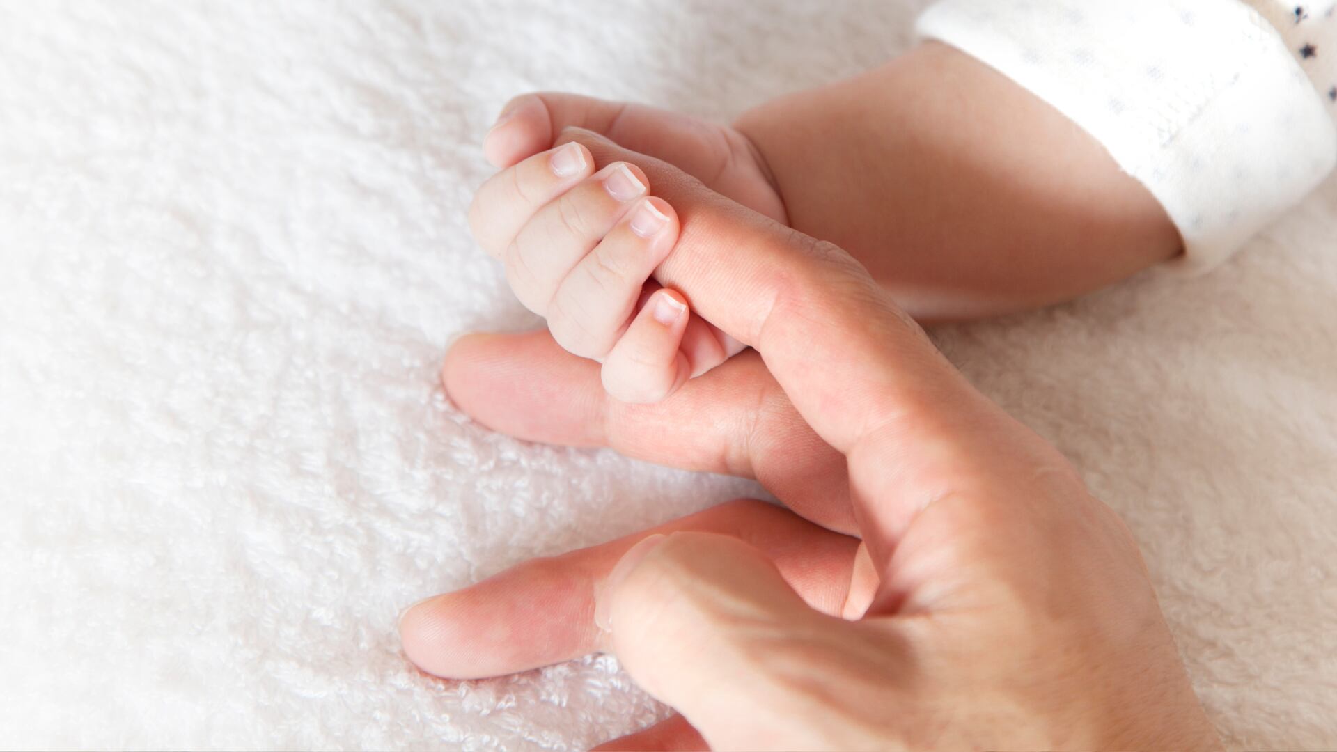 Un millón de conexiones por segundo: lo que pasa en el cerebro de tu bebé y no ves