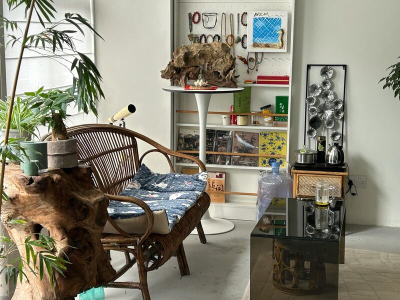 ¿Adiós minimalismo? La tendencia ‘burrowcore’ que promete un cambio de “cuento de hadas” en tu hogar