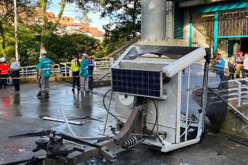 Cabine do teleférico de Medellín na Colômbia descarrila e cai: há um morto e 20 feridos