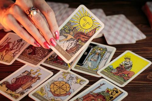 Tarot de mensagens e revelações para os signos de Áries, Touro, Gêmeos e Câncer