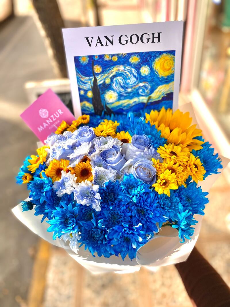 Ramo de flores inspirado en la 'Noche Estrellada' de Van Gogh