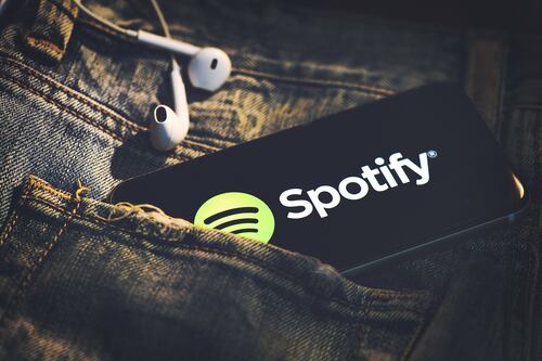 Bots na música: fraude de streaming artificial desafia economia digital