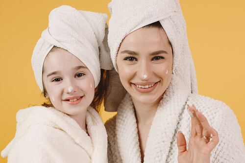 Alerta dermatológico: os riscos escondidos da tendência de skincare infantil