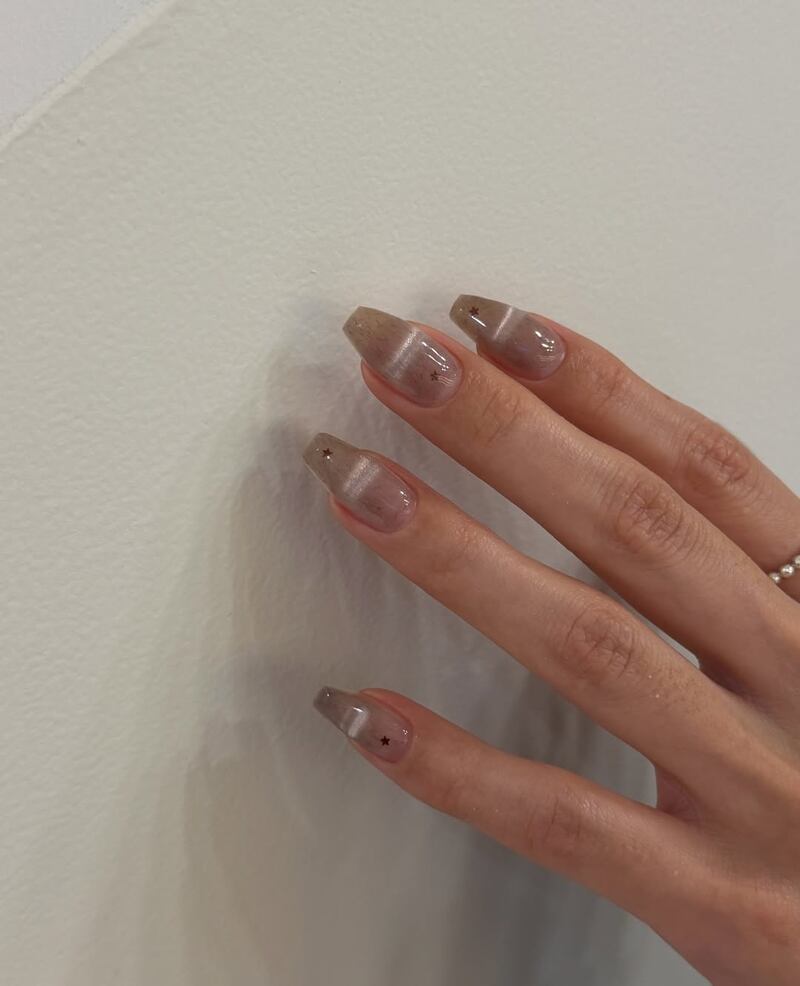 Uñas “código de barras”: el diseño en tendencia que no se parece en nada a niguno