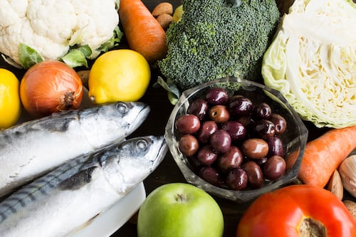 O segredo dos 100 anos: Ciência revela benefícios da dieta mediterrânea para rejuvenescer células