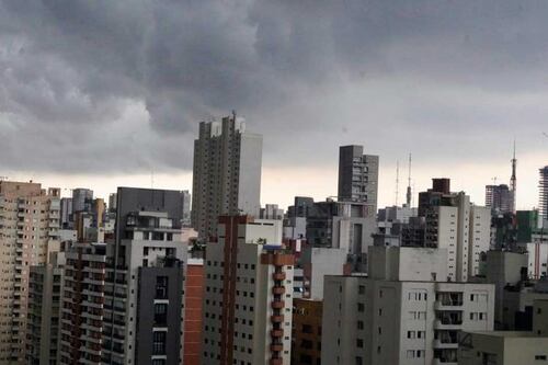 Inmet emite alerta para chuvas intensas na Grande São Paulo e litoral norte nesta quarta-feira