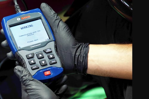 Scanner OBD2: seu auditor contra combustível irregular e alta de preços em 2026