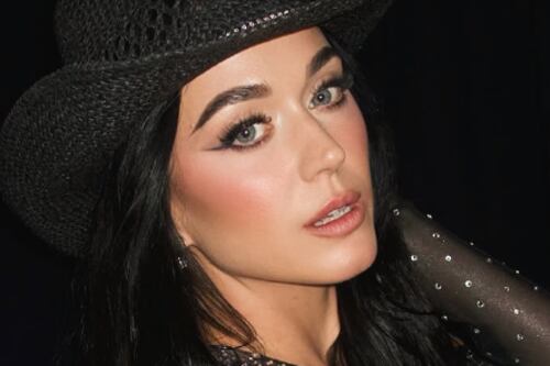 Katy Perry supostamente se incendeia durante gravação de novo clipe: veja o vídeo