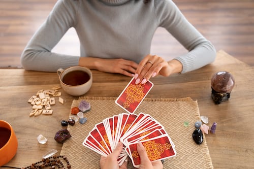 As revelações do tarot desta quinta-feira (7) para os signos de Sagitário, Capricórnio, Aquário e Peixes