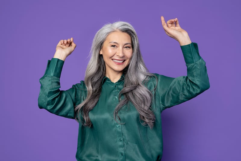 ¿Las canas pueden revertirse? La ciencia hace asombroso descubrimiento