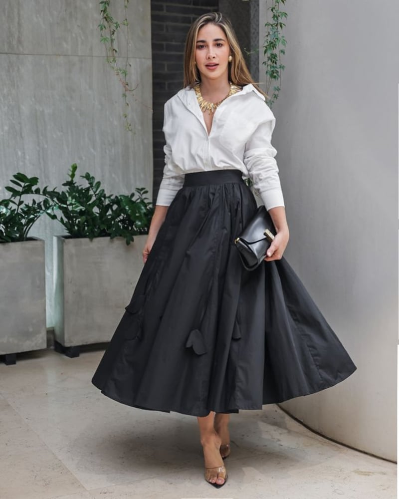 5 looks para llevar faldas largas después de los 40 sin parecer anticuada