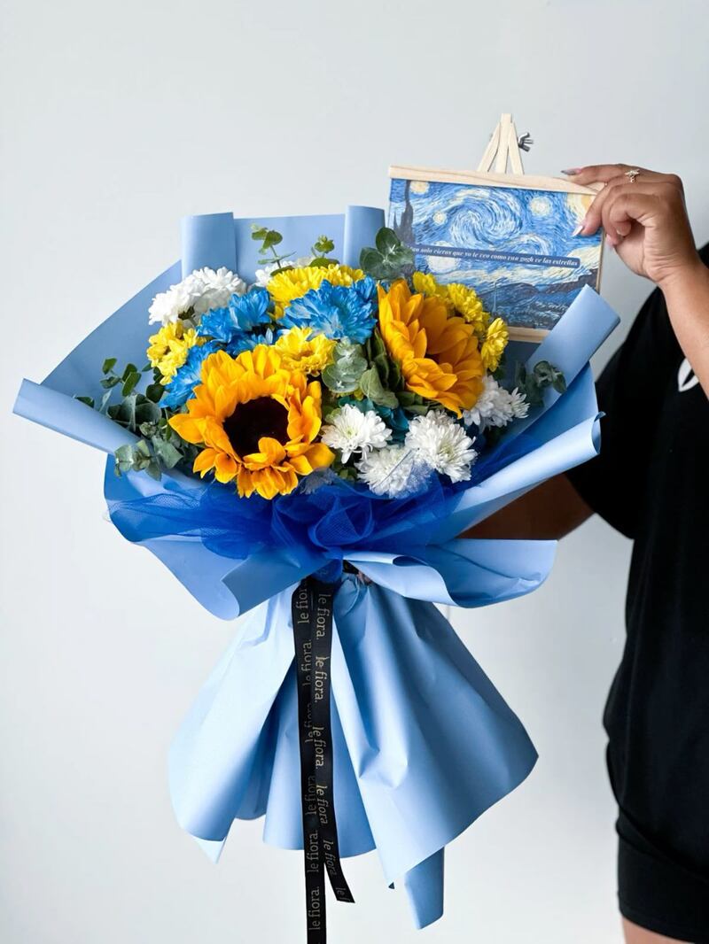 Ramo de flores inspirado en la 'Noche Estrellada' de Van Gogh