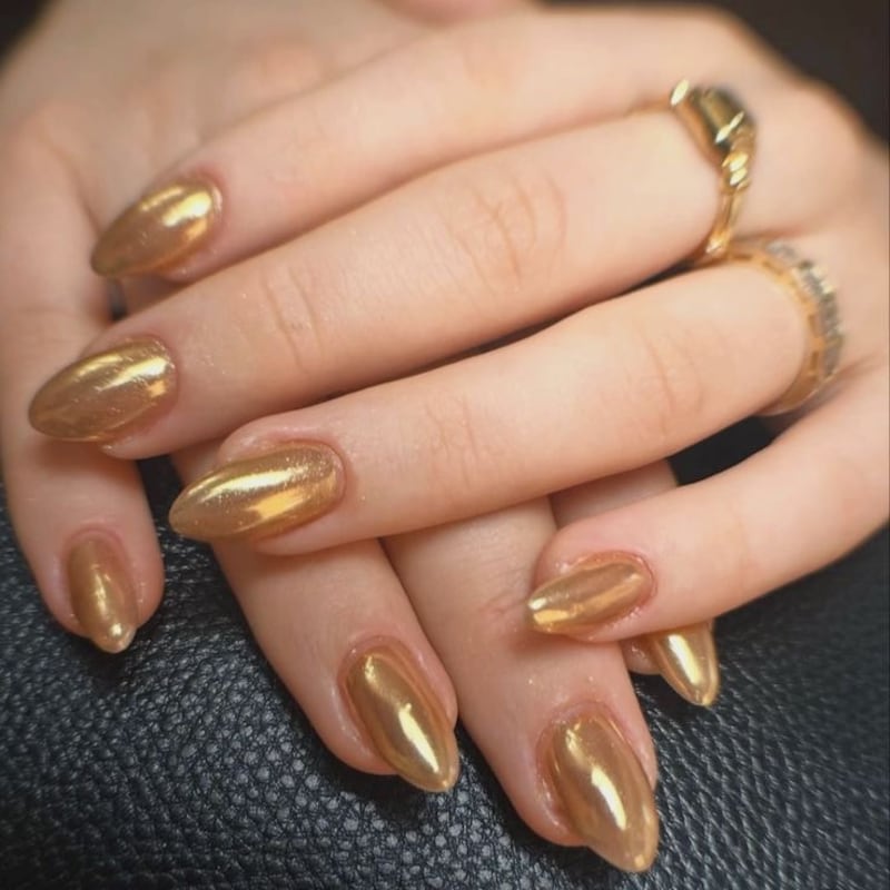 ¿Qué son las syrup nails, la nueva tendencia de manicura que arrasa en 2026?