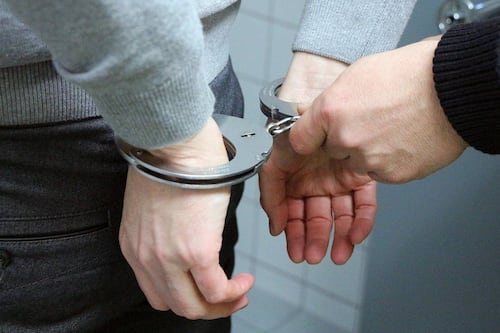 Homem é preso suspeito de matar vizinho que se recusou a fornecer água e energia
