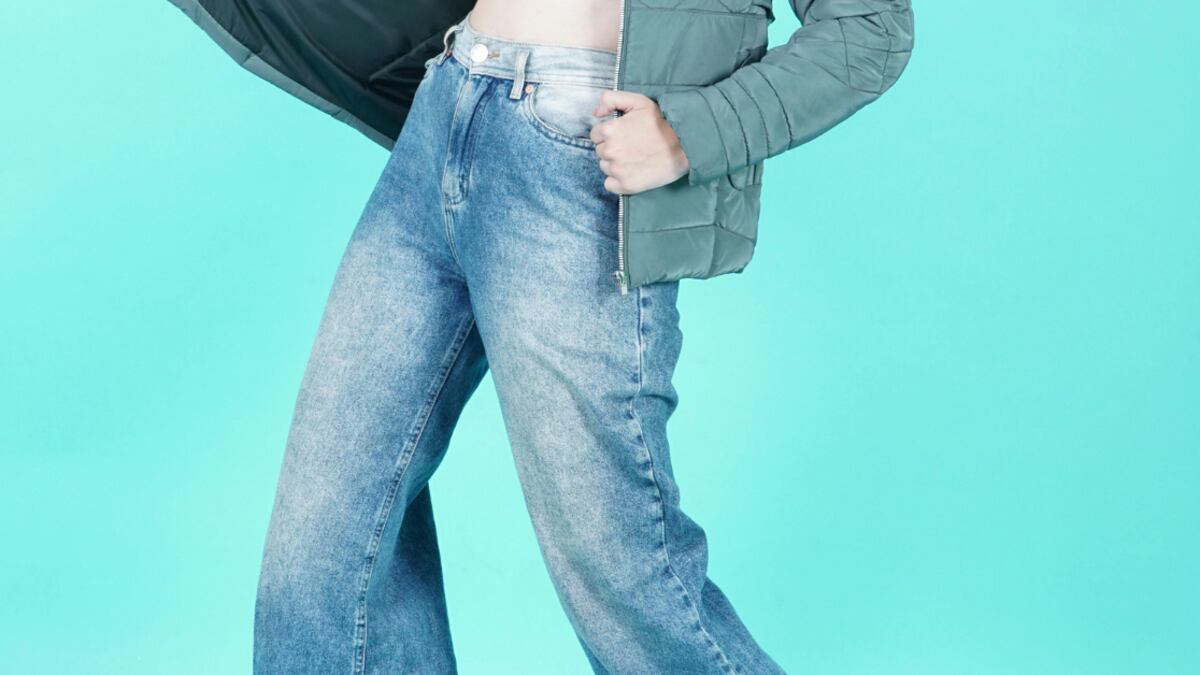 Jeans palazzo y sandalias