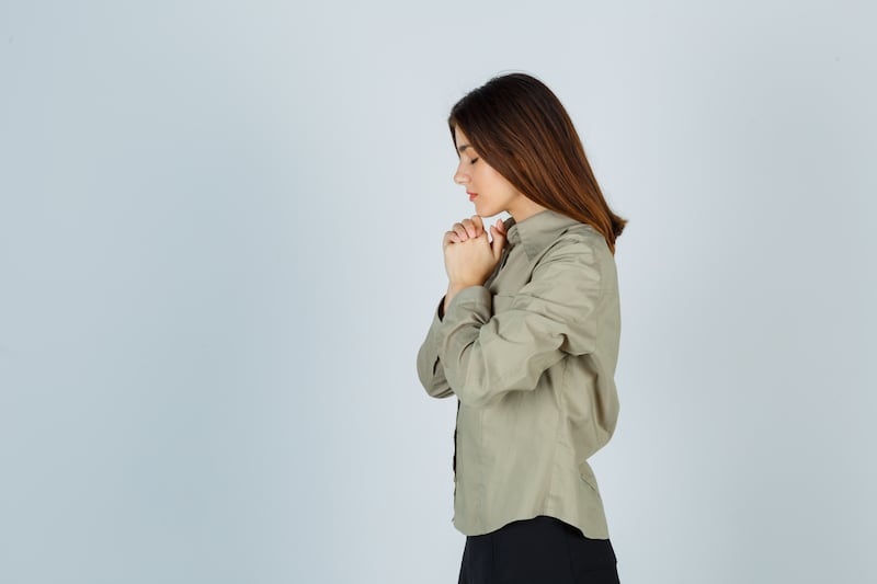 ¿Extrañas a esa persona? Conoce esta poderosa oración para pedir que regrese a tu vida con amor