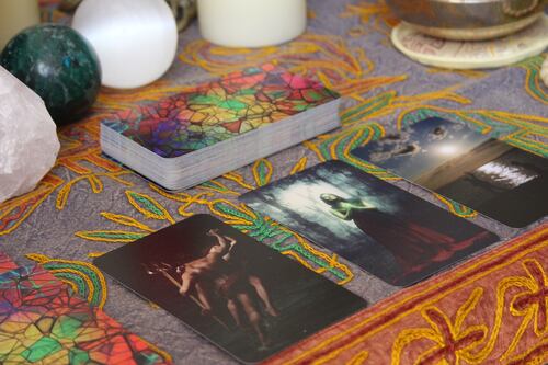 As revelações do tarot desta quinta-feira (12) para os signos de Sagitário, Capricórnio, Aquário e Peixes