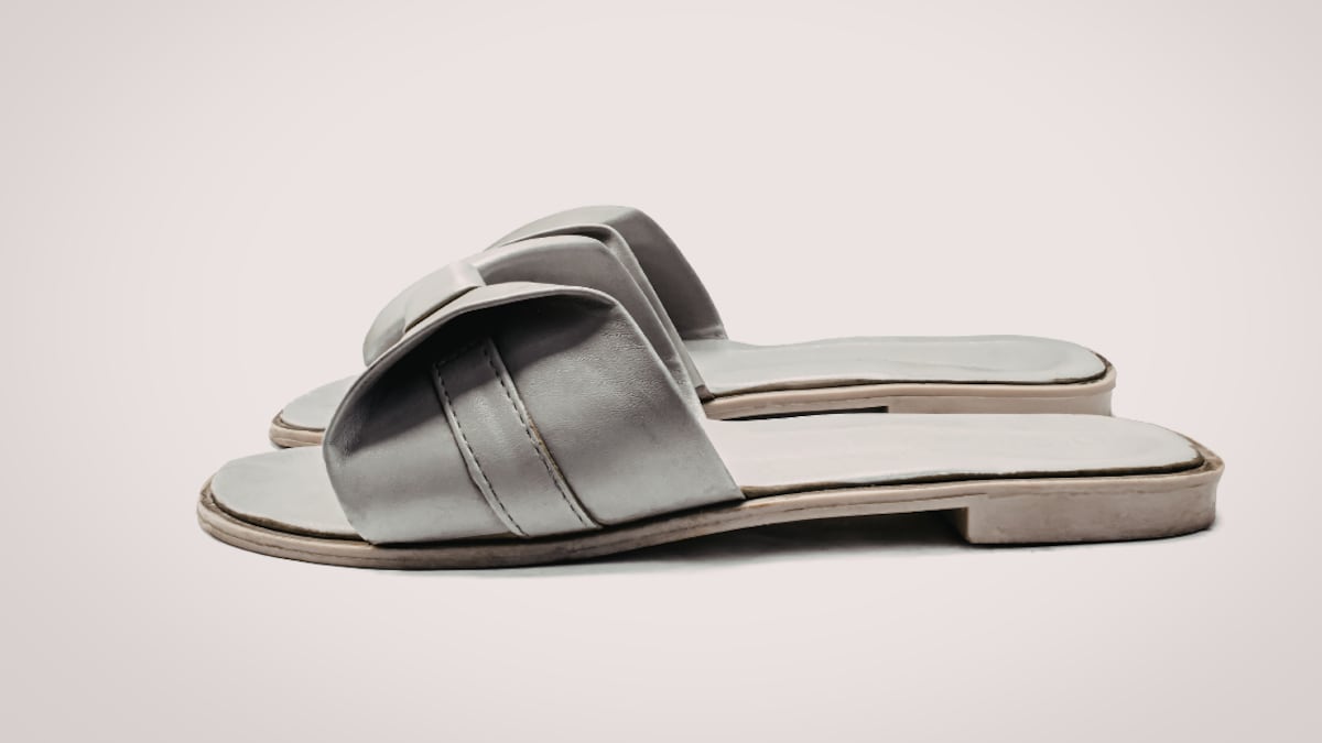 ¿Adiós tenis? Las sandalias de pescador serán las más buscadas de 2026 y así se combinan con jeans