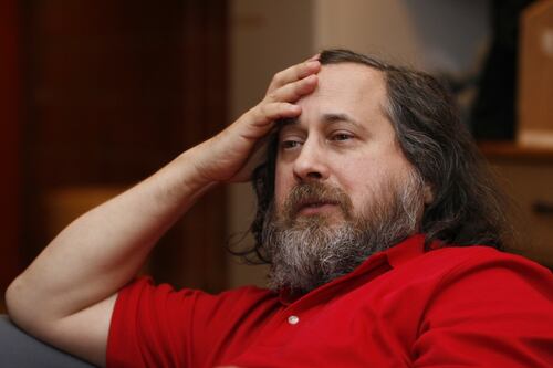 “Não é inteligência, é uma farsa”: Richard Stallman critica duramente a IA e propõe renomeá-la de “Inteligência Falsa”
