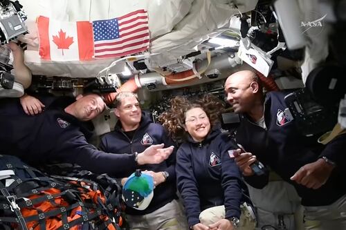 NASA revela playlist que astronautas da Artemis II levaram para o espaço