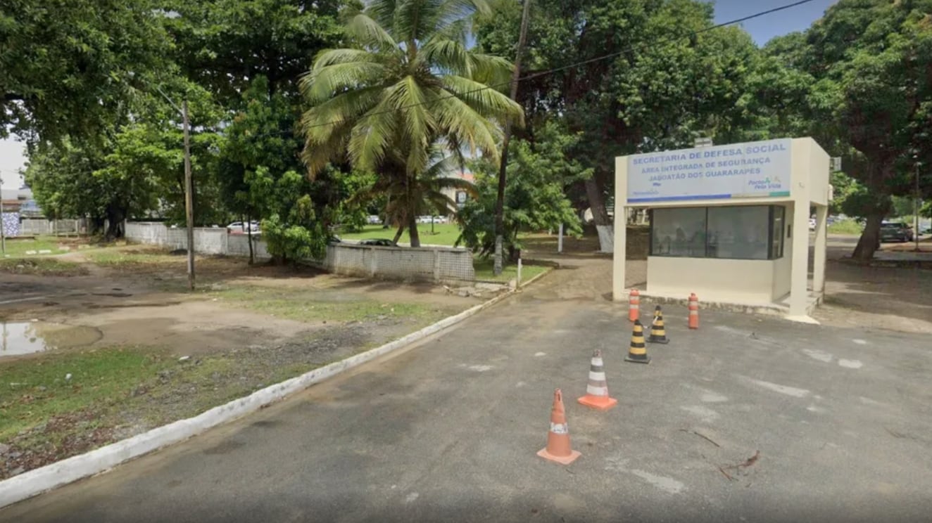 Filho tenta mar mãe