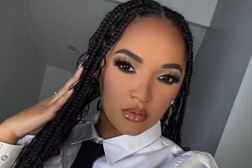 Conheça Sydney Carter: a treinadora de basquete que lidera com estilo e quebra tabus na moda