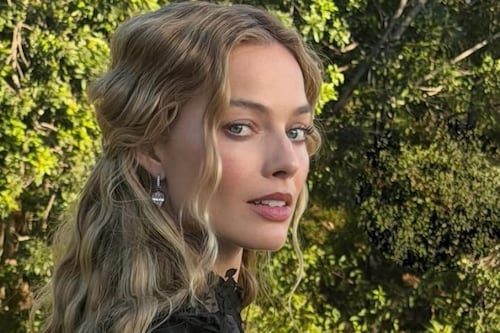 Visual “Bridgerton” de Margot Robbie que lhe rendeu o título de deusa: veja como ela deu um toque chique e moderno