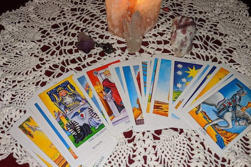 As revelações do tarot desta quinta-feira (18) para os signos de Sagitário, Capricórnio, Aquário e Peixes