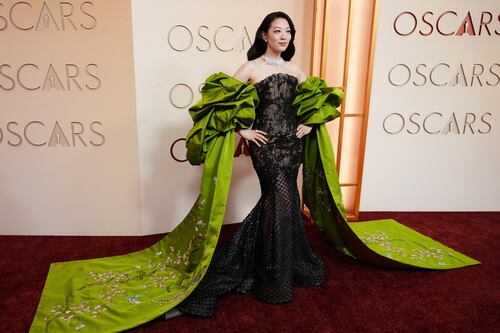 Tapete vermelho do Oscar 2026: quem ditou as tendências do evento?