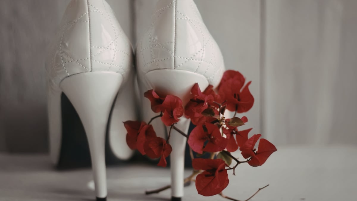 ¿Adiós tenis? Los zapatos color blanco los sustituyen: este es el modelo que será furor en 2026