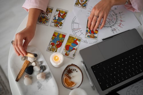 As revelações do tarot desta terça-feira (12) para os signos de Áries, Touro, Gêmeos e Câncer
