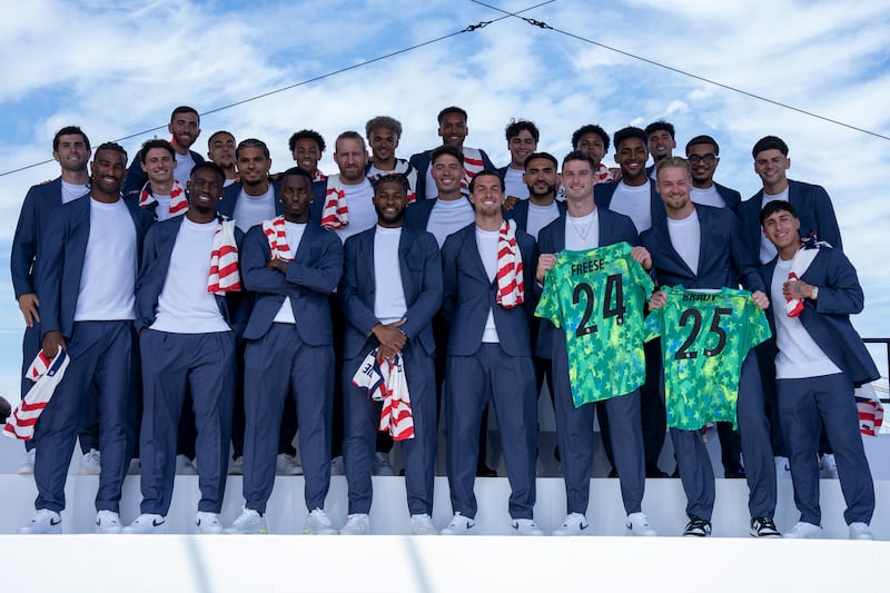 Los jugadores de la selección masculina de fútbol de Estados Unidos posan durante el anuncio de la lista oficial de jugadores convocados para el Mundial 2026 el pasado 26 de mayo, en Nueva York (Estados Unidos). Christian Pulisic, atacante del AC Milan, y Weston McKennie, centrocampista de la Juventus de Turín, encabezan la lista de una Estados Unidos dirigida por Mauricio Pochettino que disputará el Mundial 2026 como coanfitriona junto con México y Canadá entre el 11 de junio y el 19 de julio. EFE/ Ángel Colmenares