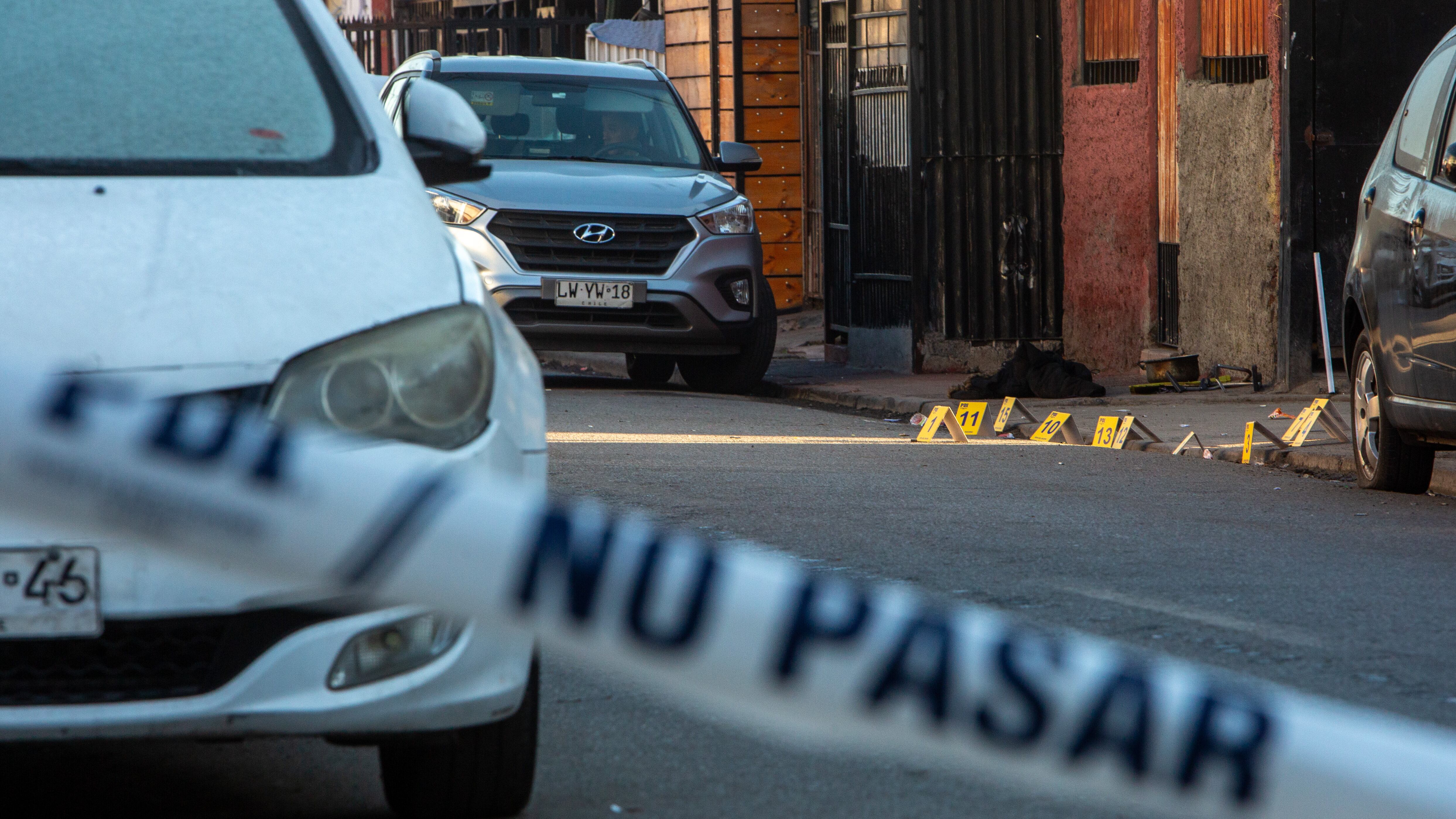 Homicidio en La Pintana | 24 DE AGOSTO 2024 / LA PINTANA
Efectivos de Carabineros y PDI realizan peritajes en el sitio del suceso de un nuevo homicidio ocurrido en horas de la noche en la comuna de La Pintana.
FOTO: LUKAS SOLIS / AGENCIAUNO