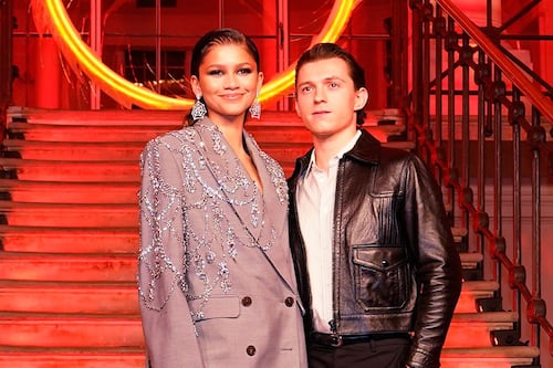 Mãe de Zendaya quebra silêncio sobre rumores de casamento com Tom Holland