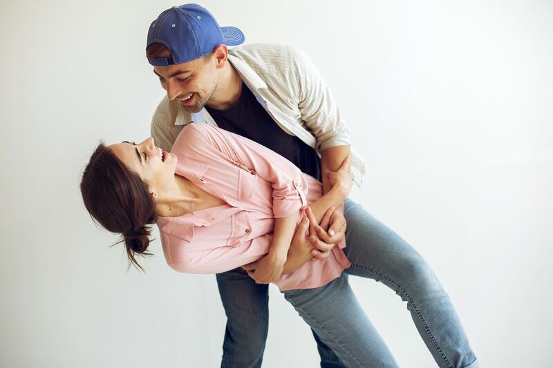 ¿Qué significa cuando un hombre te aprieta contra él?