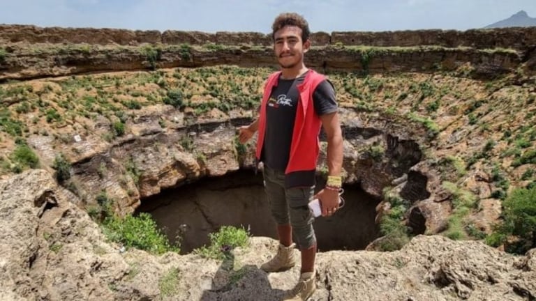 Antar Al-Absi faleceu.