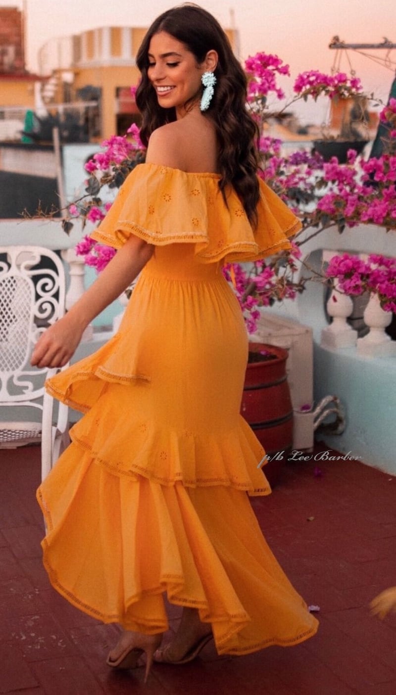 ¿Qué son los vestidos colombianos? La tendencia más elegante y moderna que todas quieren