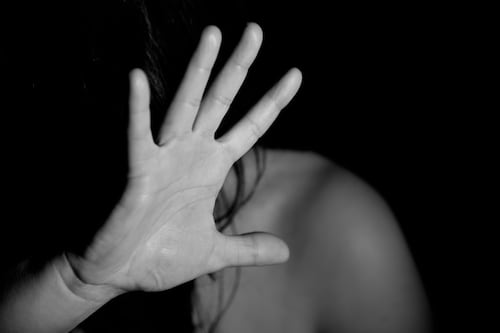 Polícia apura suposto estupro coletivo contra adolescente em escola
