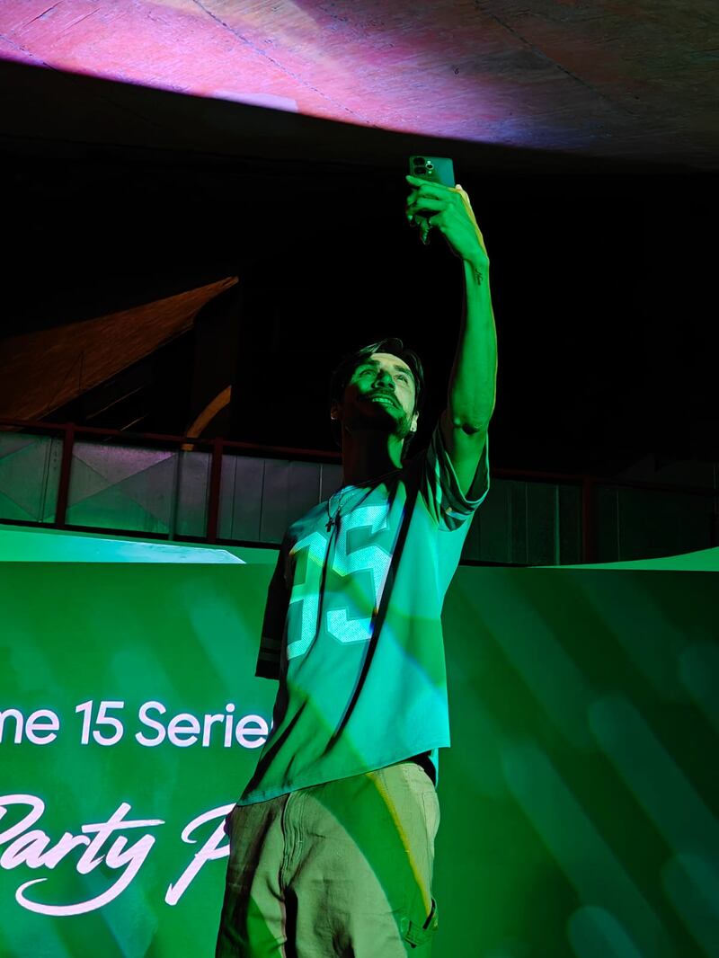 Con edición por voz, cámara dual de 50 MP y acabados de lujo, el nuevo realme 15 Pro 5G redefine la fotografía móvil y se convierte en el aliado perfecto para los amantes de la creatividad y la vida nocturna