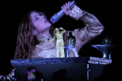 Shakira constrói estádio para encerrar turnê na Espanha após marco histórico