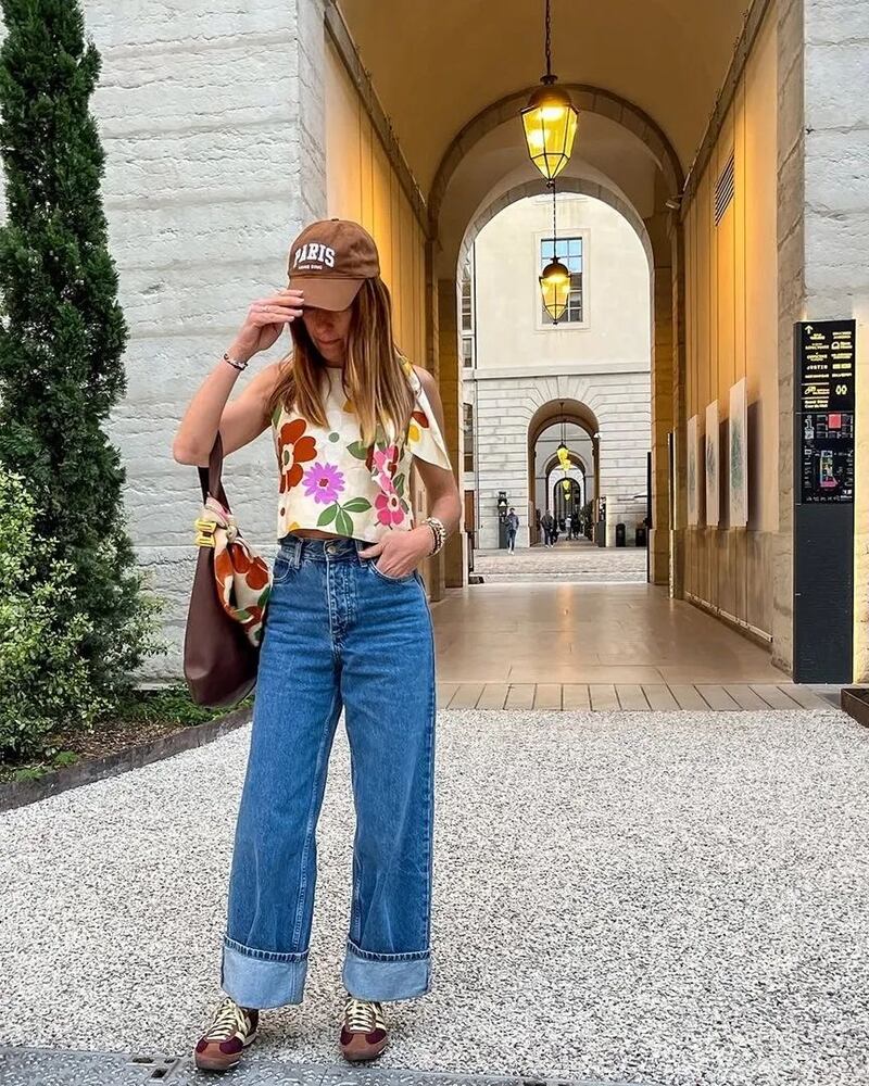 ¿Qué son los ‘granny jeans’? La nueva tendencia de pantalones que prometen una silueta estilizada