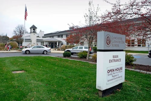 IA gera mais de 350 imagens falsas de nudez entre adolescentes em escola