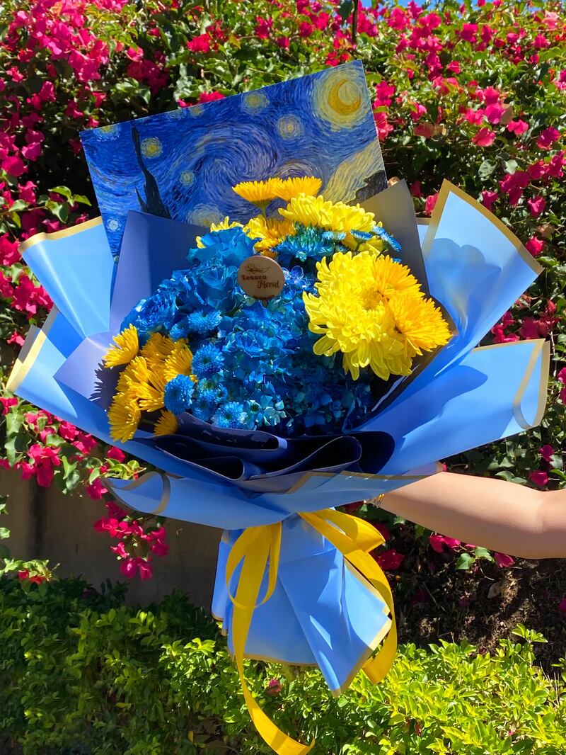 Ramo de flores inspirado en la 'Noche Estrellada' de Van Gogh